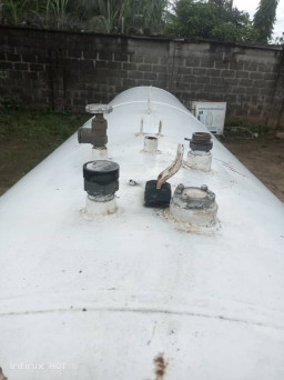 2.5 tons Tank with Dispenser